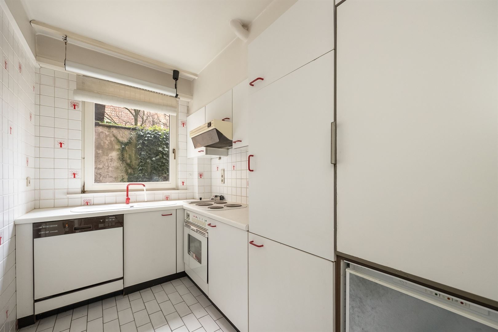 Te renoveren gelijkvloers ZONDER DOMICILIE/tweede verblijf met tuin op toplocatie in Antwerpen

 foto 7