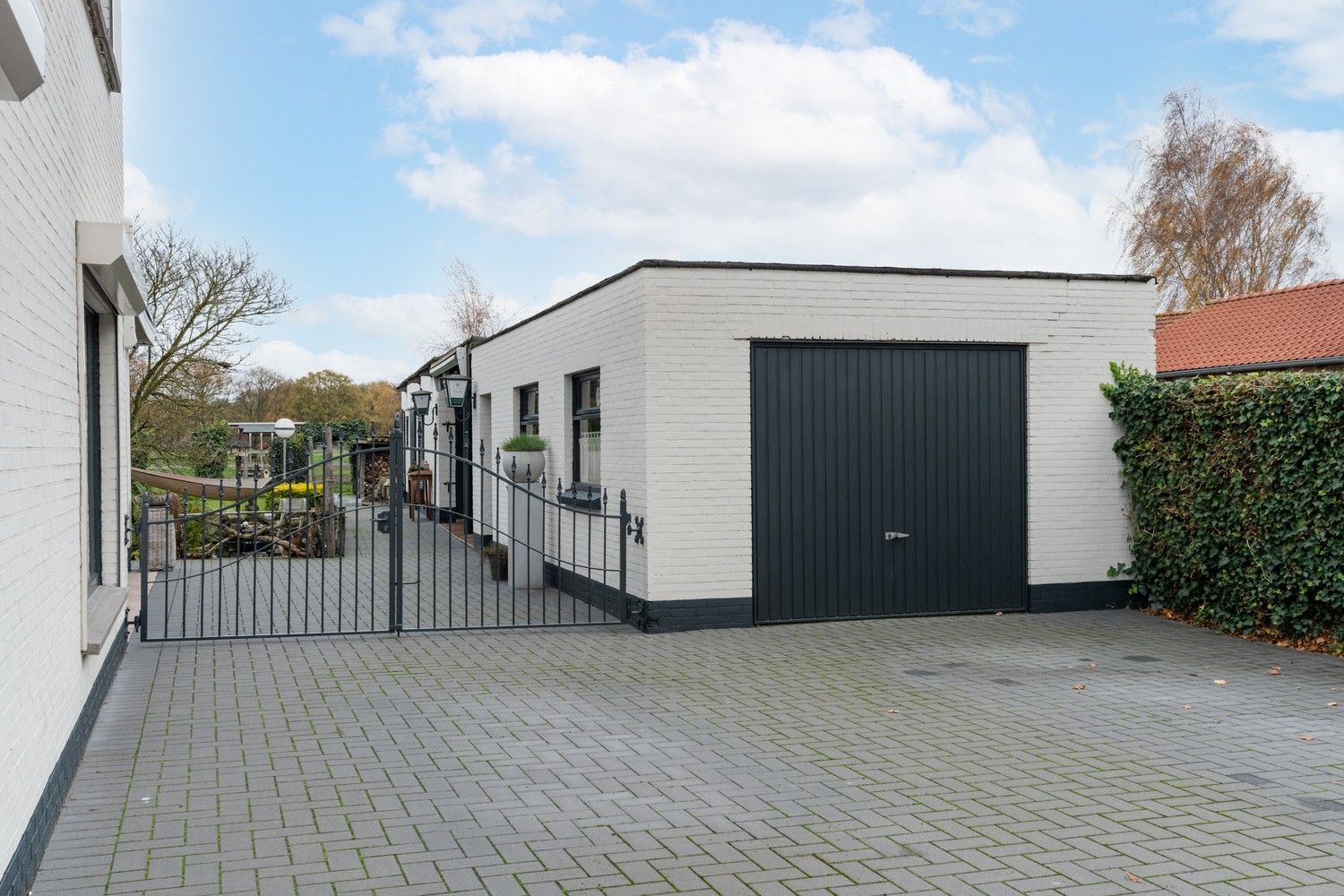 Vrijstaande woning met prachtig uitzicht op weilanden, rustige ligging nabij de Nederlandse grens! foto 39