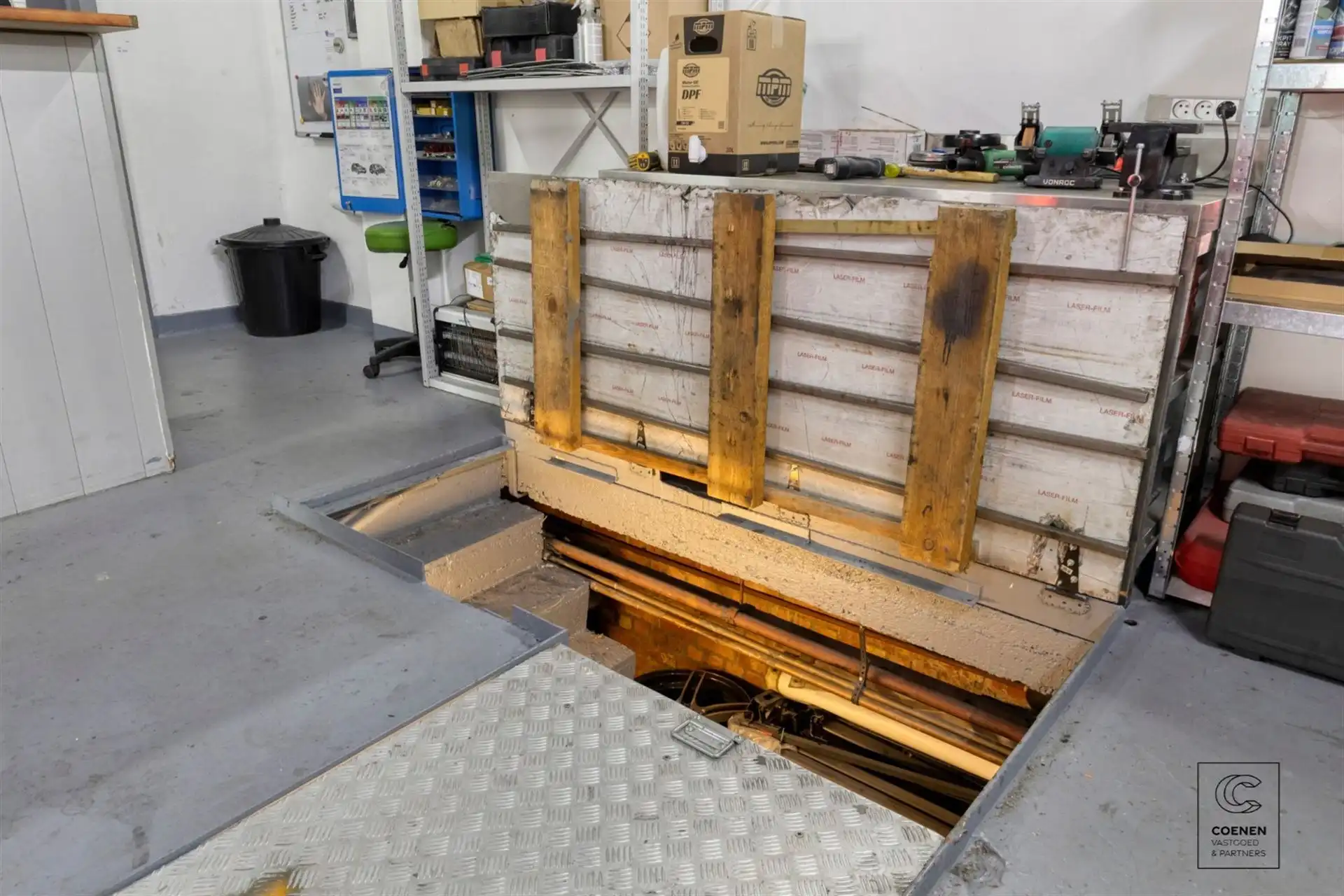 Commercieel pand/garage op uitstekende locatie te Deurne! foto 7