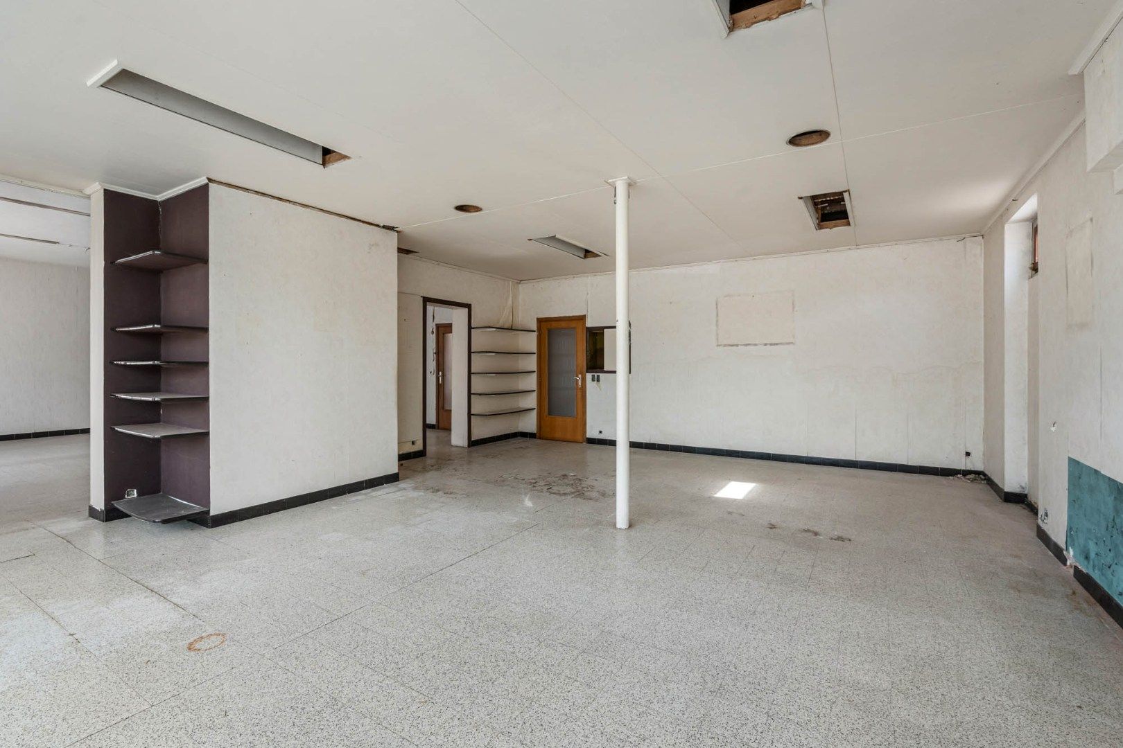 Multifunctioneel gebouw op een zichtlocatie langs een doorgangsweg net buiten het centrum van Bree!  foto 4
