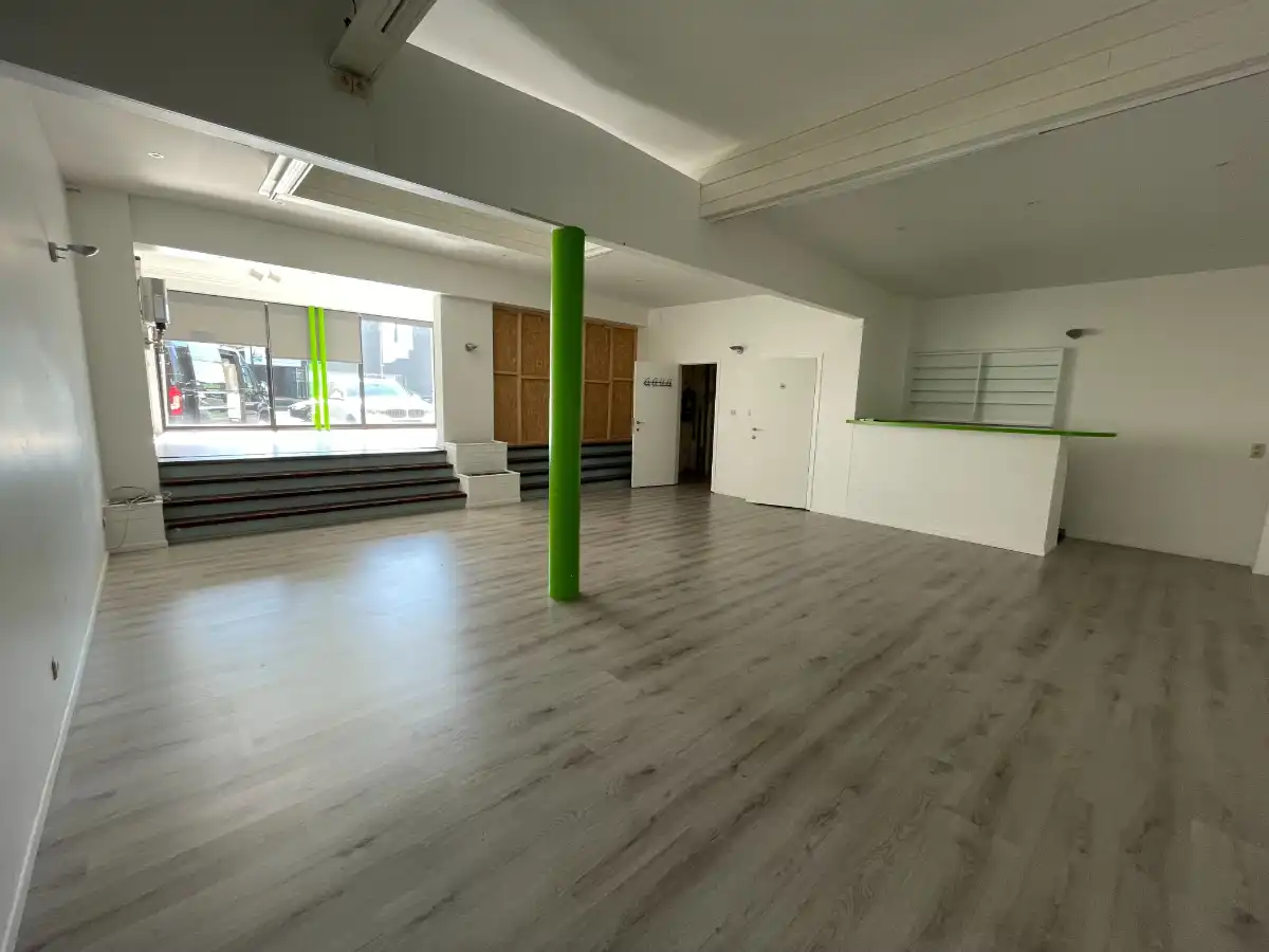 TOONZAAL + MAGAZIJN + KANTOOR foto 11