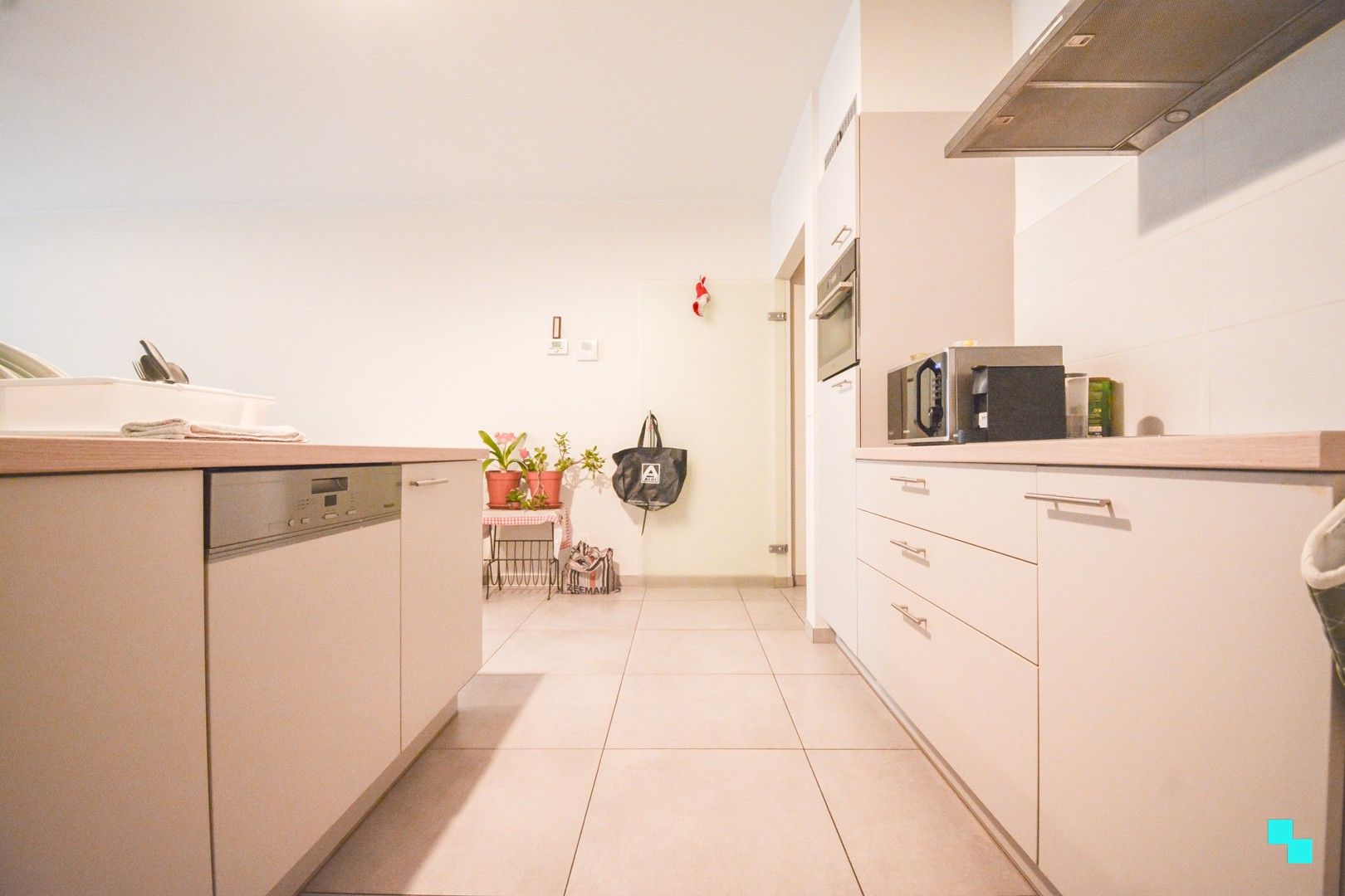 Recent, gelijkvloers appartement met garagebox te Westrozebeke foto 8