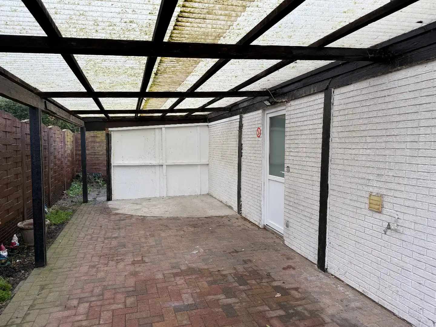 Laagbouwwoning met 2 slpk, carport en tuin foto 15