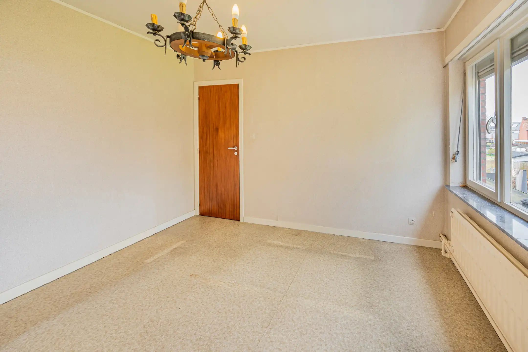 Te moderniseren HOB met garage en tuin foto 13