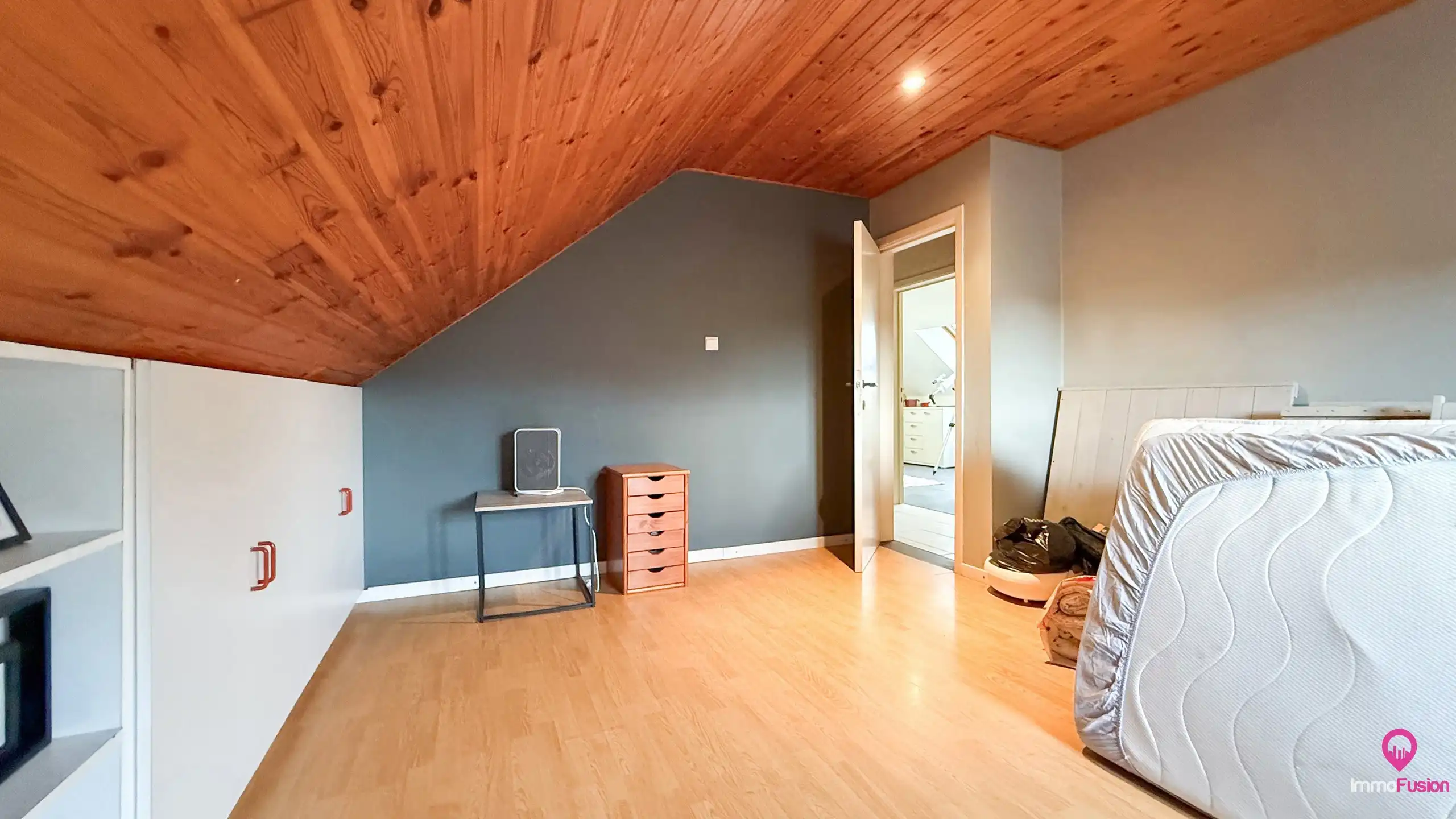 Prachtige landelijke woning met grote omheinde tuin en 3 slpk! foto 24