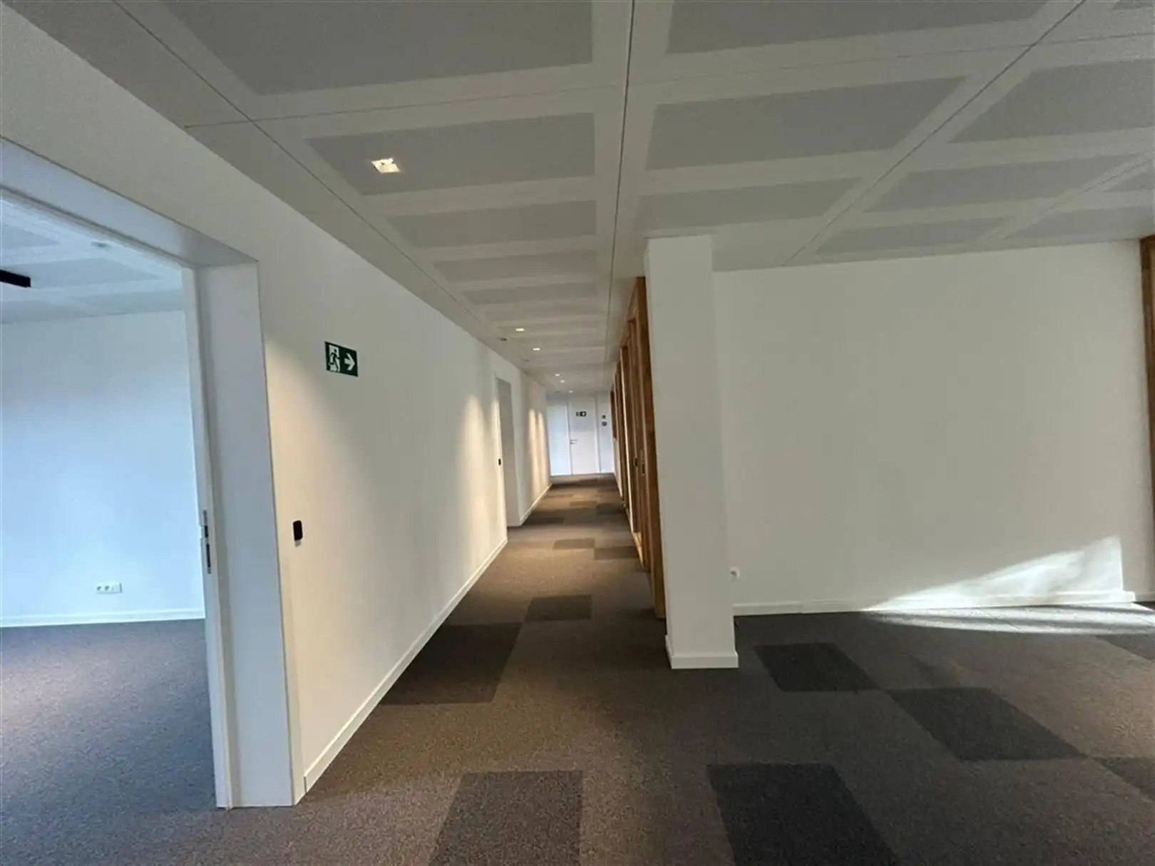 Volledig rerenoveerde kantoren te huur vanaf 150 m² foto 11