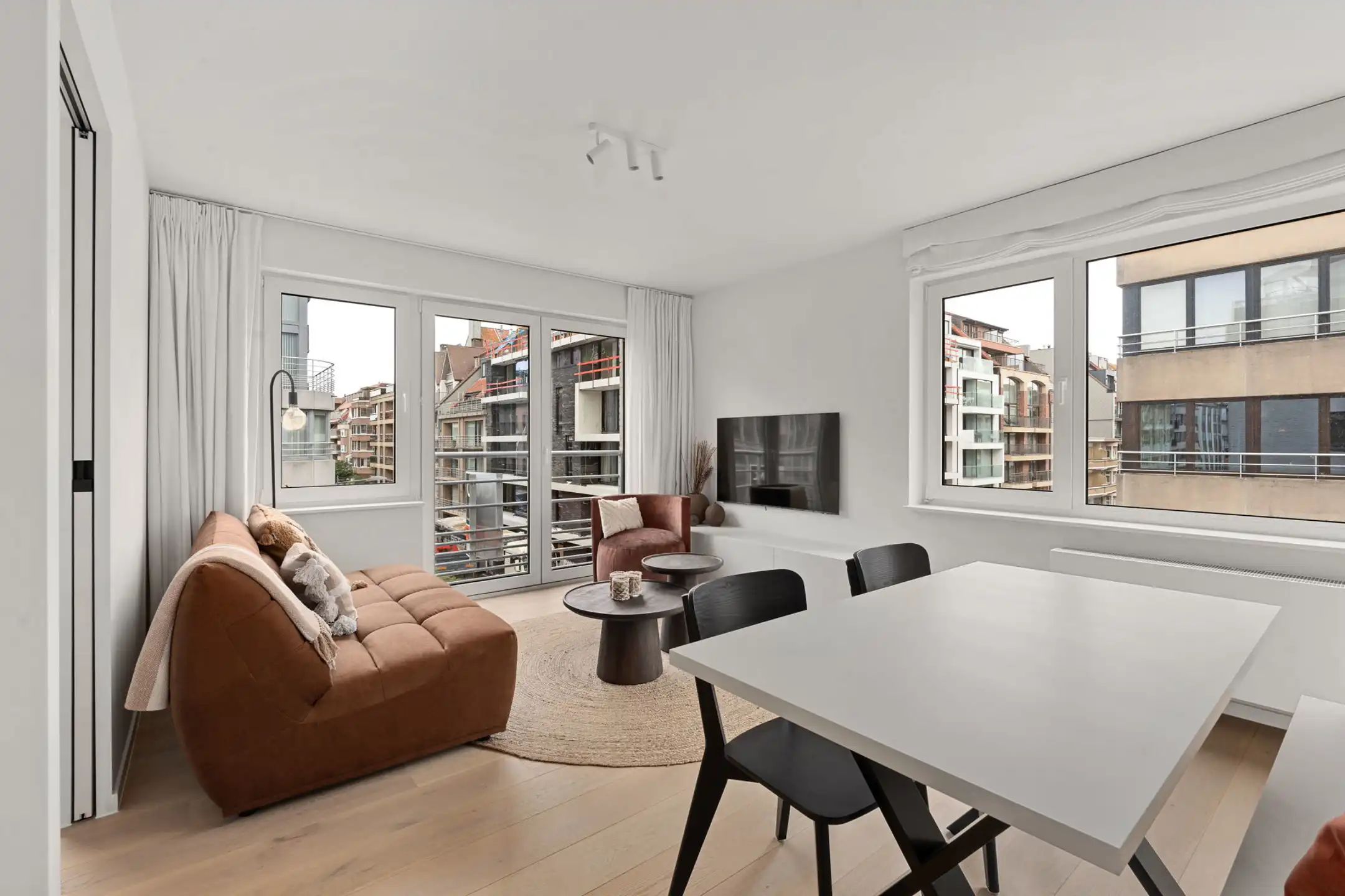 Prachtig gerenoveerd app met 2 slaapkamer centraal gelegen. foto 5