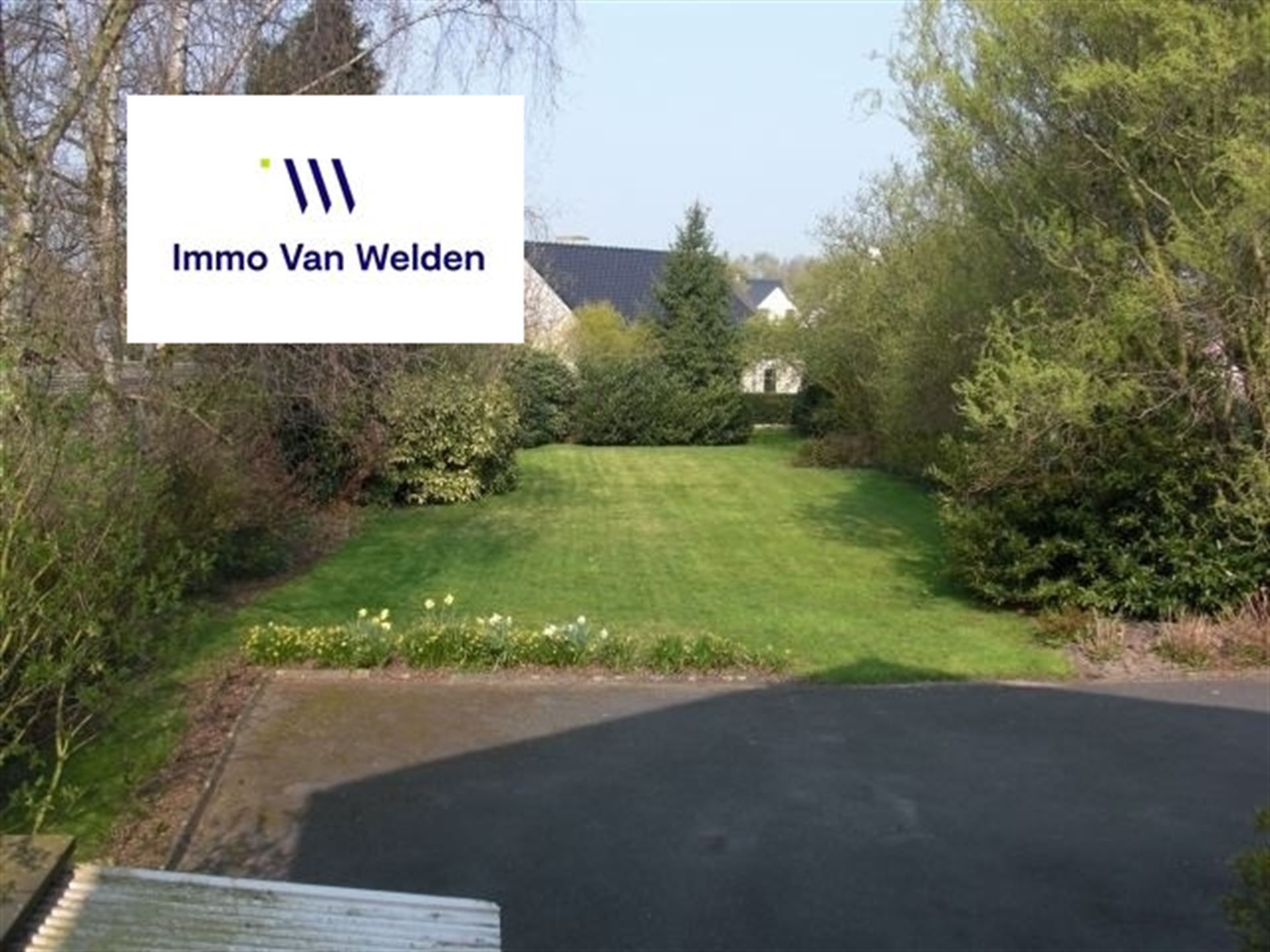 Rustig gelegen ruime woning met grote tuin foto 11