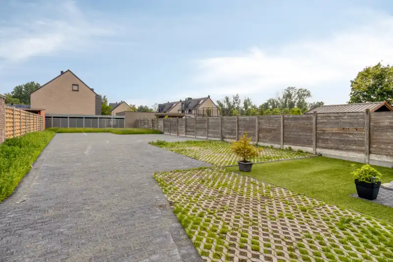Stijlvol nieuwbouwappartement met 1 slaapkamer nabij het station van Evergem foto 7