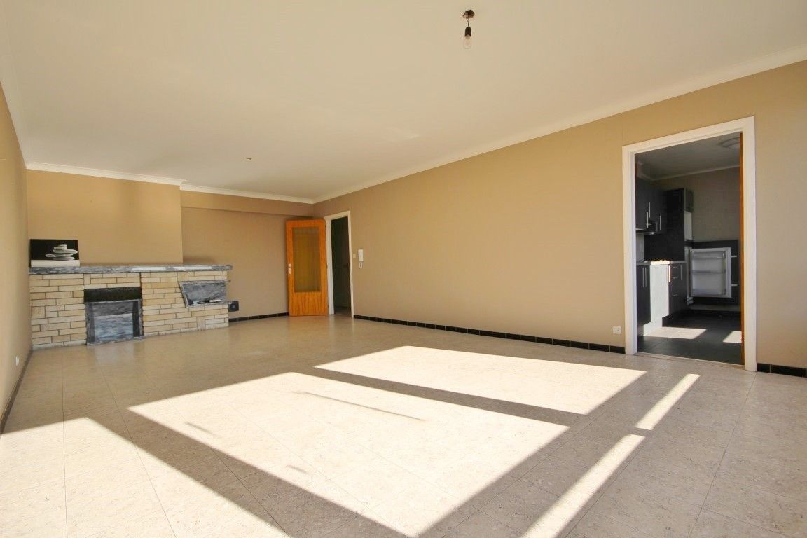 Gunstig gelegen appartement met 2 slaapkamers foto 2