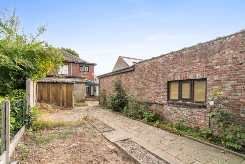 Ruime woning met 3 slaapkamers op 551m² foto 17