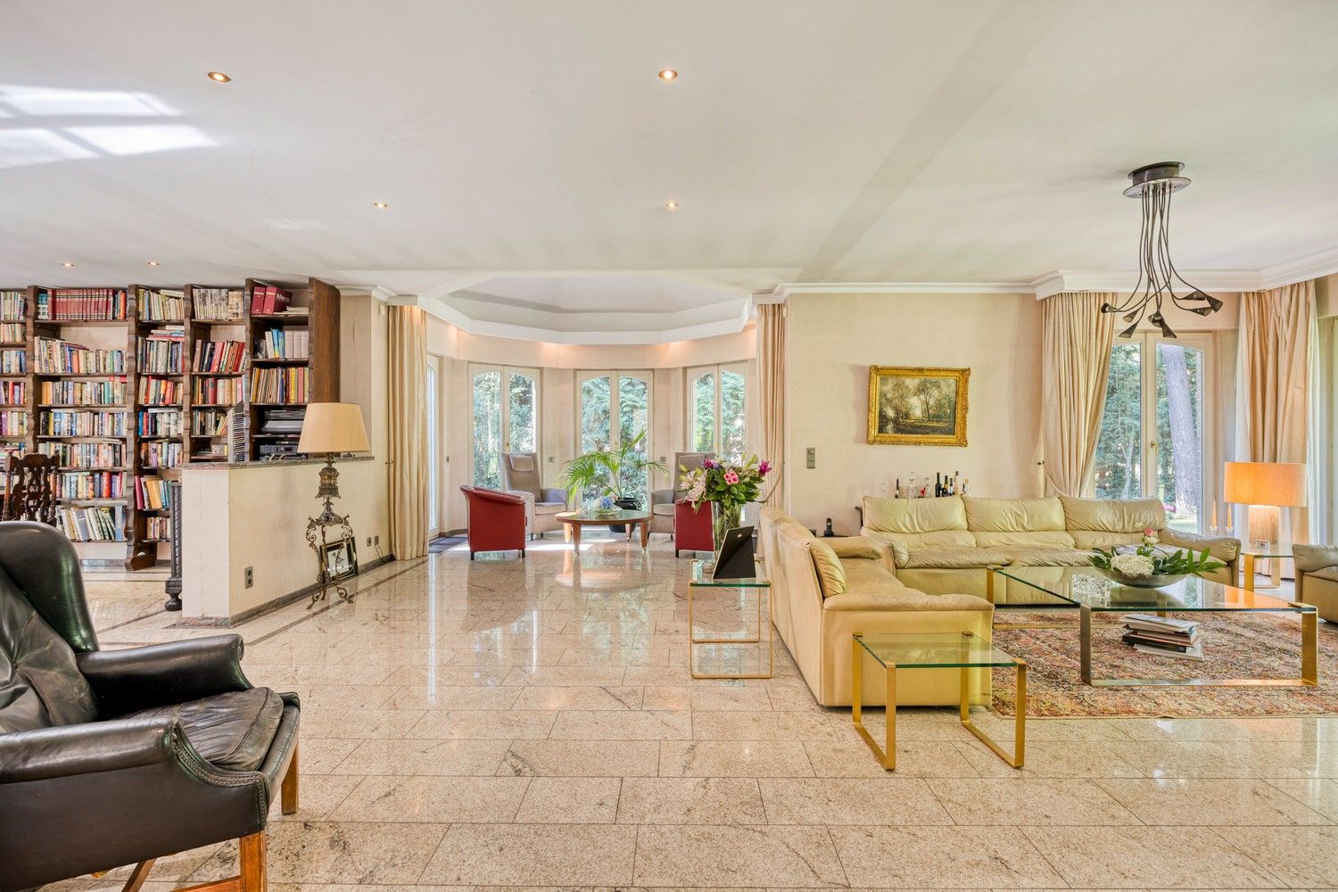 Exclusieve, royale villa in prestigieuze villawijk te Maasmechelen foto 9