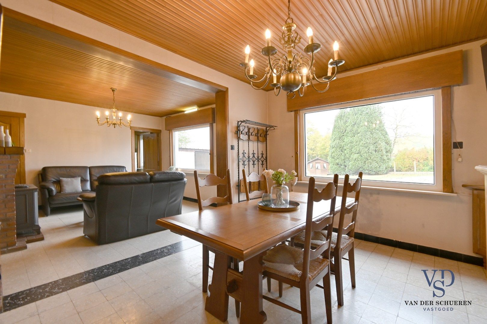 Te renoveren woning met uniek uitzicht op de omliggende akkers foto 5