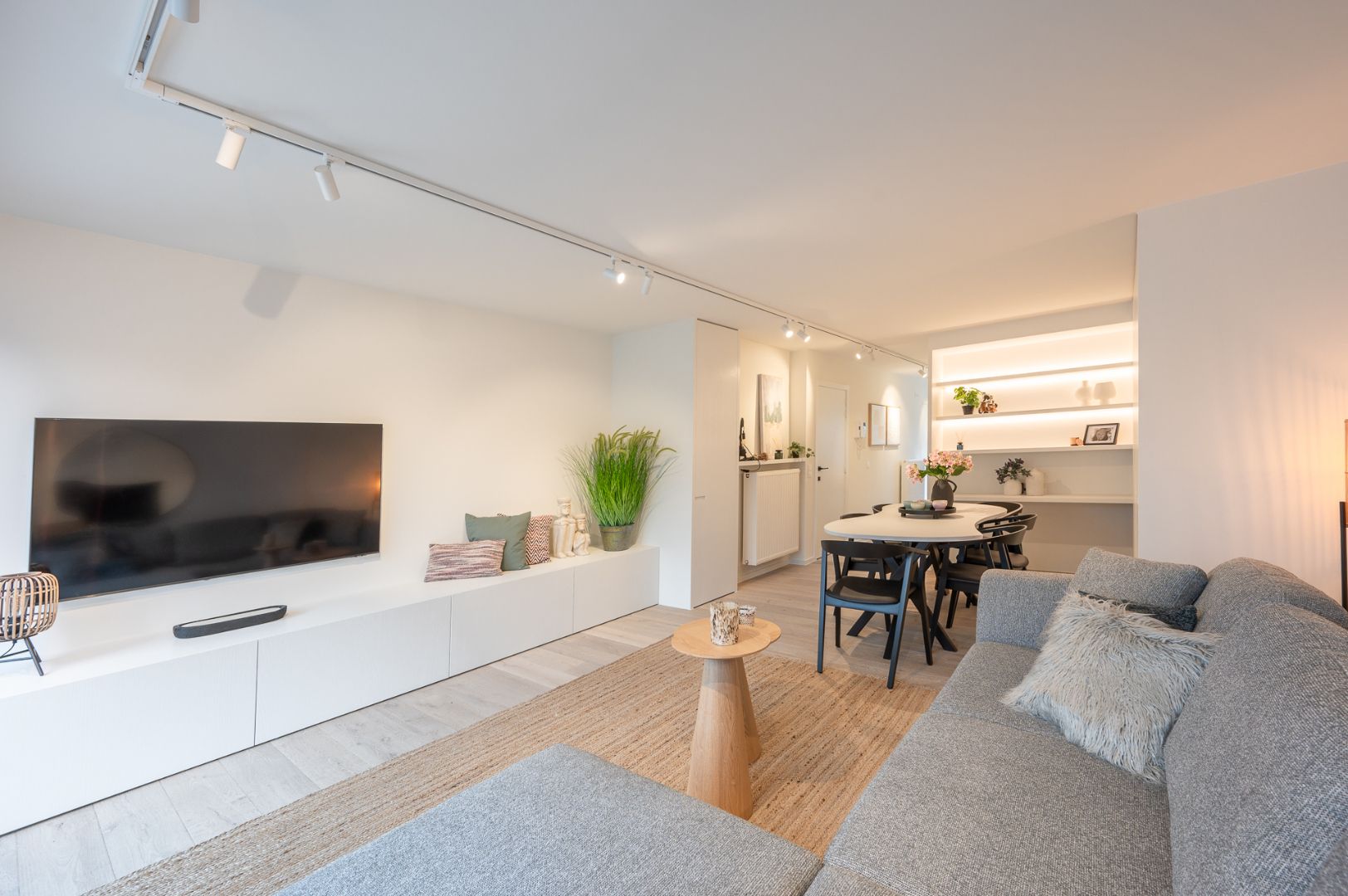 Gerenoveerd duplex appartement met 3 slaapkamers foto 2