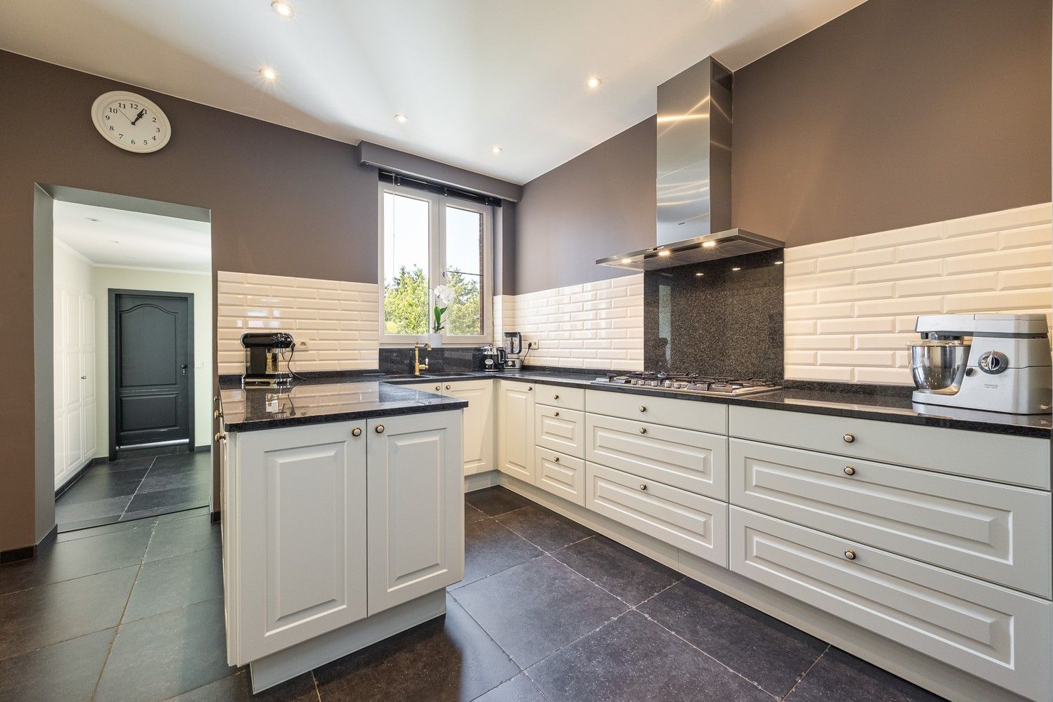 Karaktervol herenhuis met hedendaags comfort en tuin in Deurne foto 6