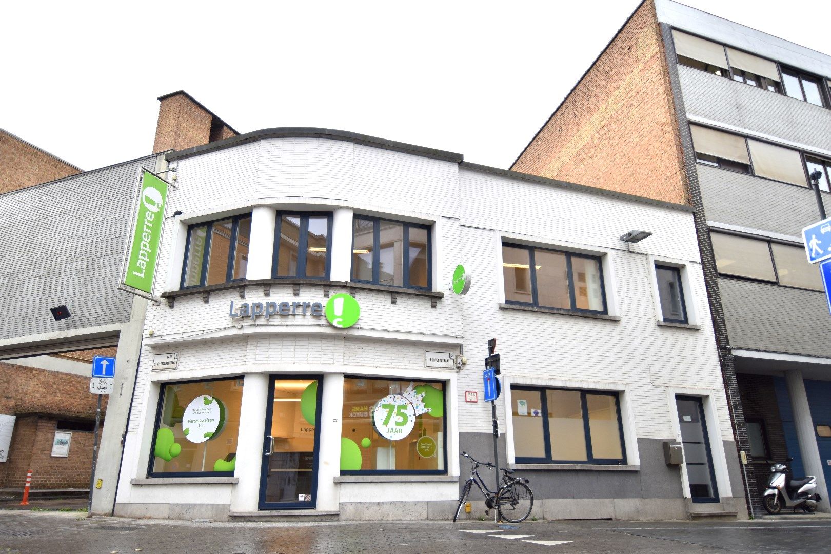 Handelspand / kantoorruimte (217 m²) met uitstekende zichtbaarheid vlakbij Grote Markt, centrum Kortrijk foto 1