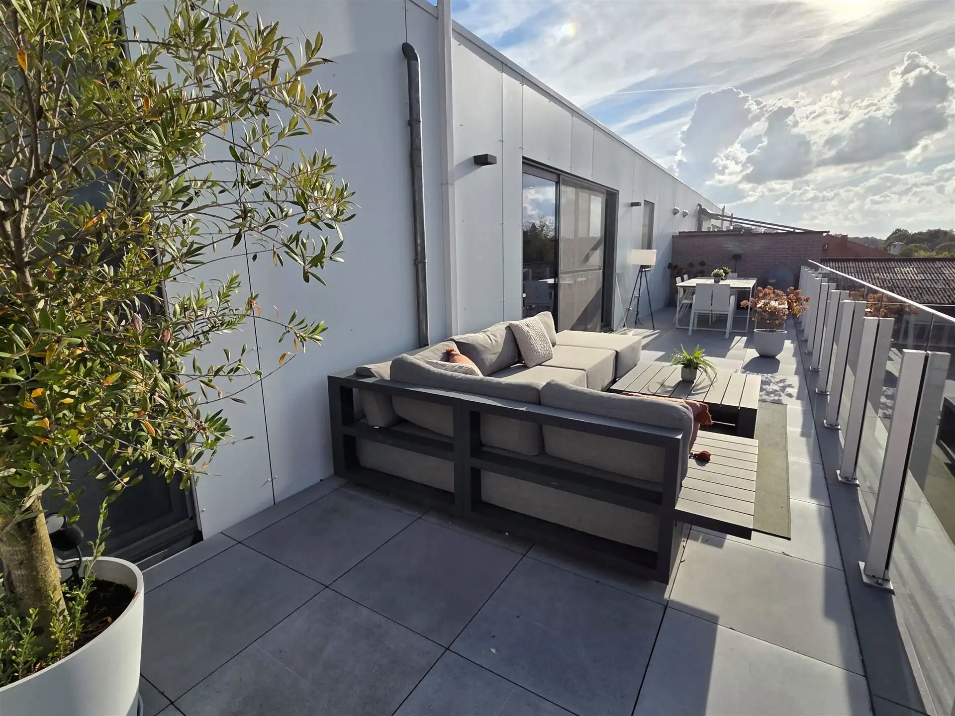 Energiezuinig appartement met 2 slks, zeer groot terras, carport en kelderberging foto 14