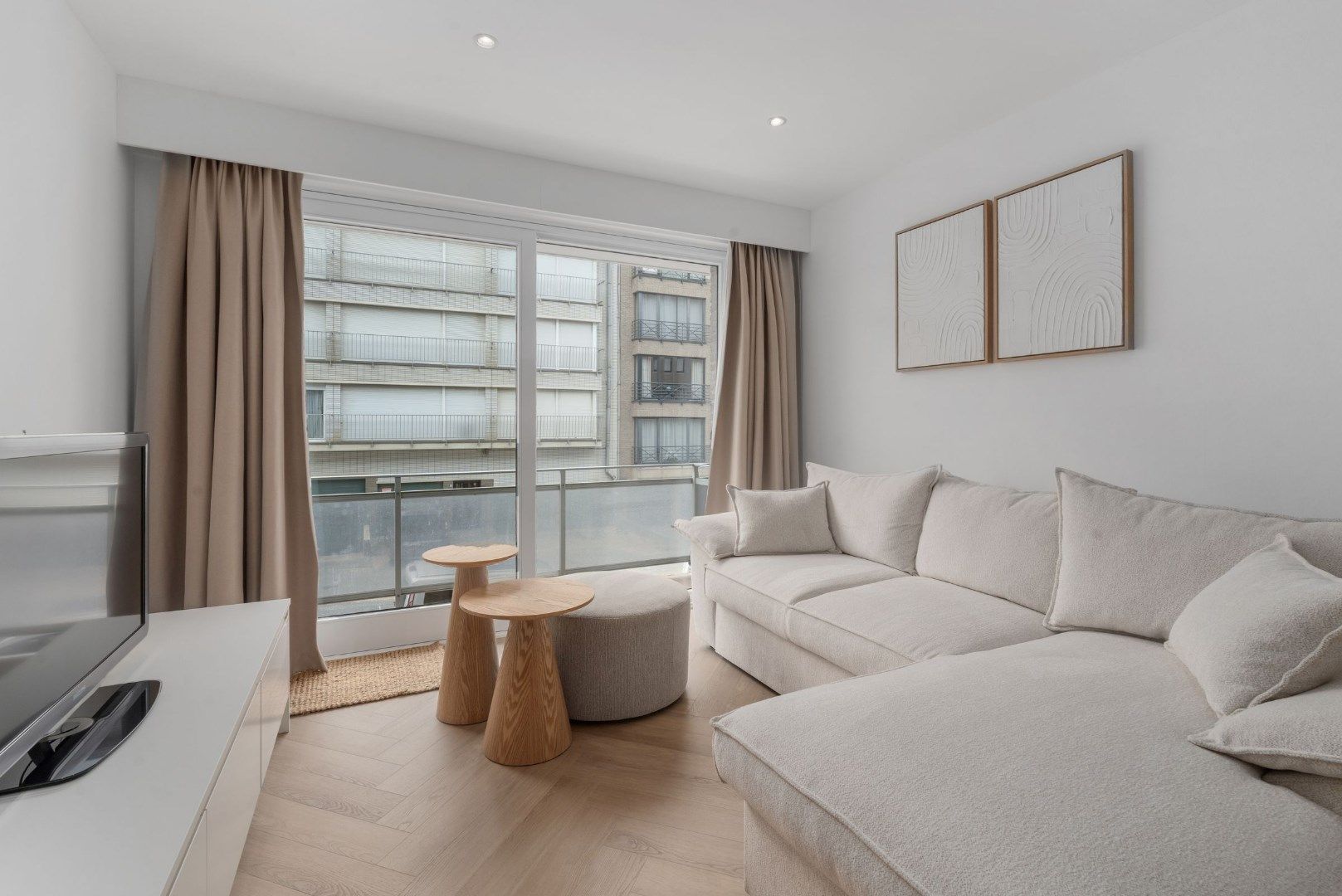 VOLLEDIG GERENOVEERD EN ZONNIG APPARTEMENT MET  ZIJDELINGS ZEEZICHT foto 2