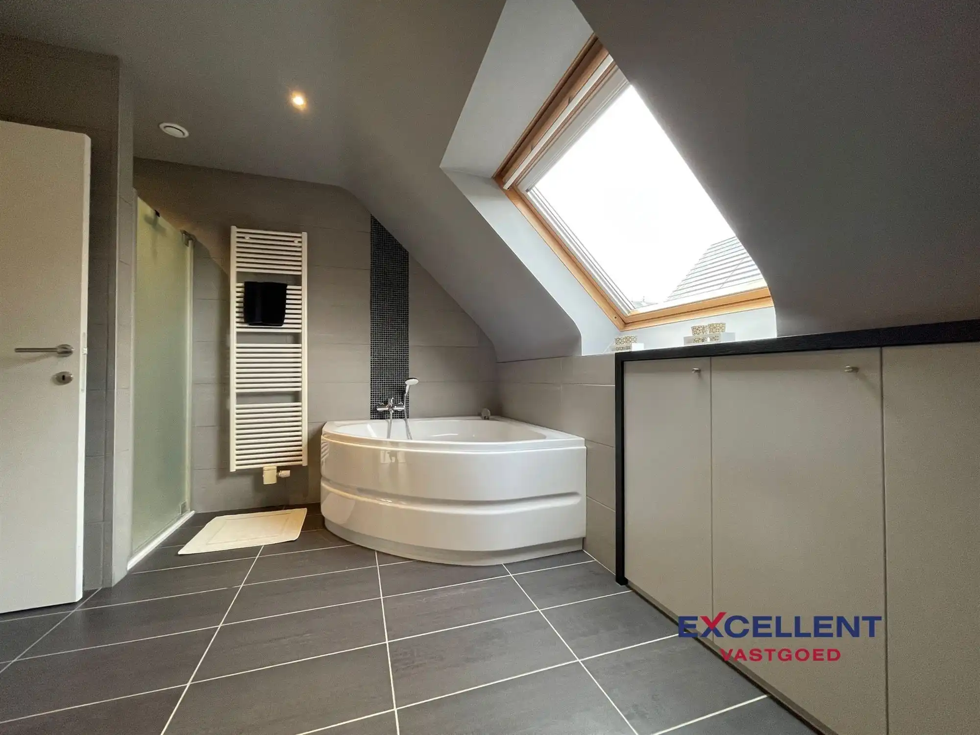 Prachtige vrijstaande woning te huur in doodlopende straat Leerne! foto 19