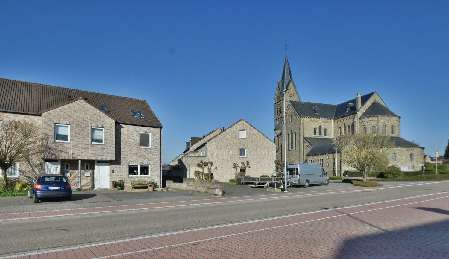 Halfvrijstaande ruime gezinswoning met 5 slaapkamers, zonnepanelen en zonnige stadstuin vlakbij Maastricht foto 28