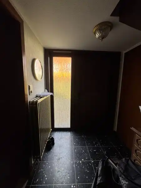 Halfopen gezinswoning met 3 slaapkamers en een grote tuin. foto 29