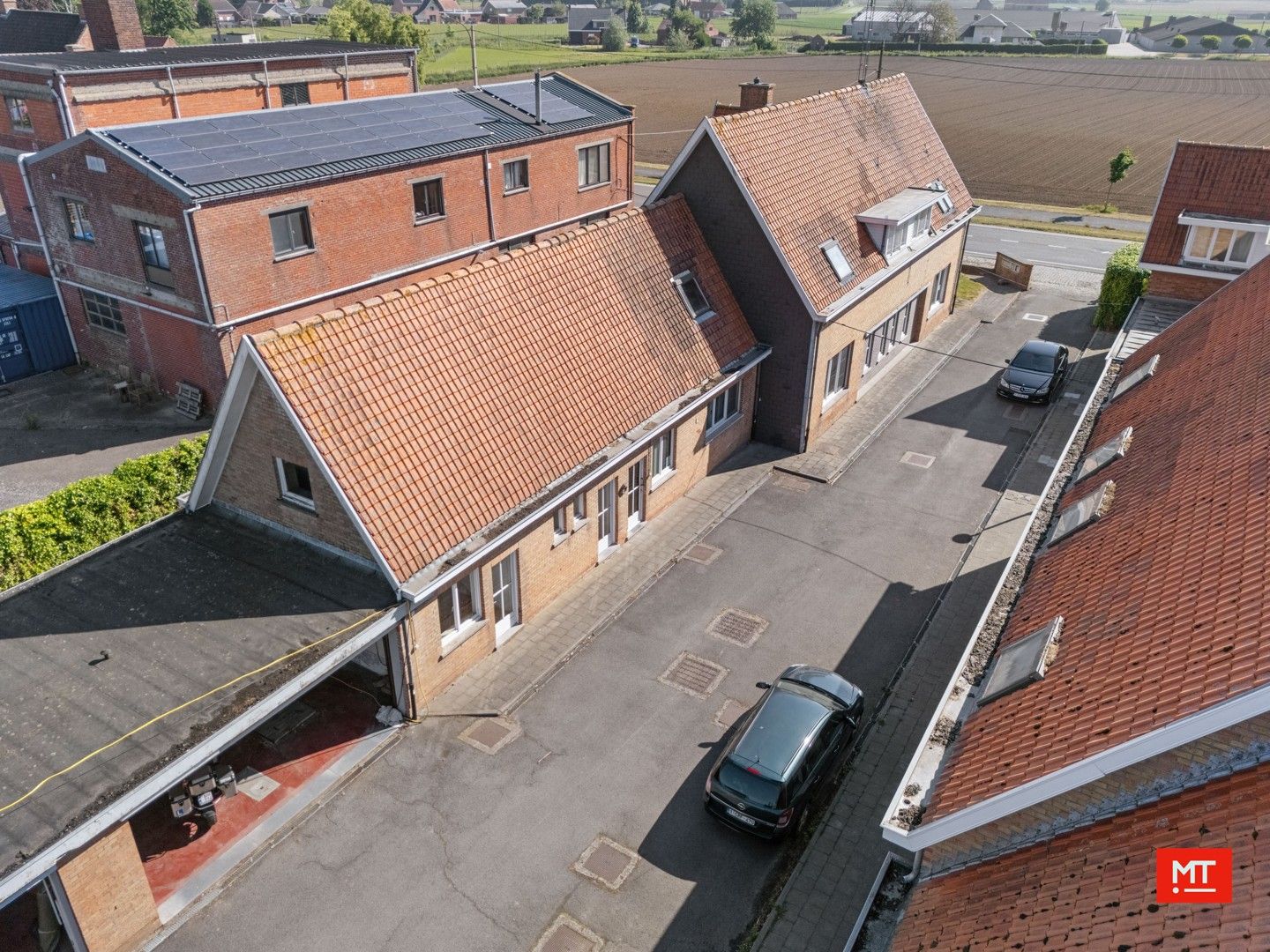 Voormalig politiecommissariaat te koop in Westrozebeke foto 3