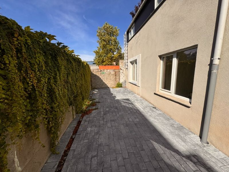 --- NIEUW --- Gerenoveerd gelijkvloers appartement met privaat terras foto 9