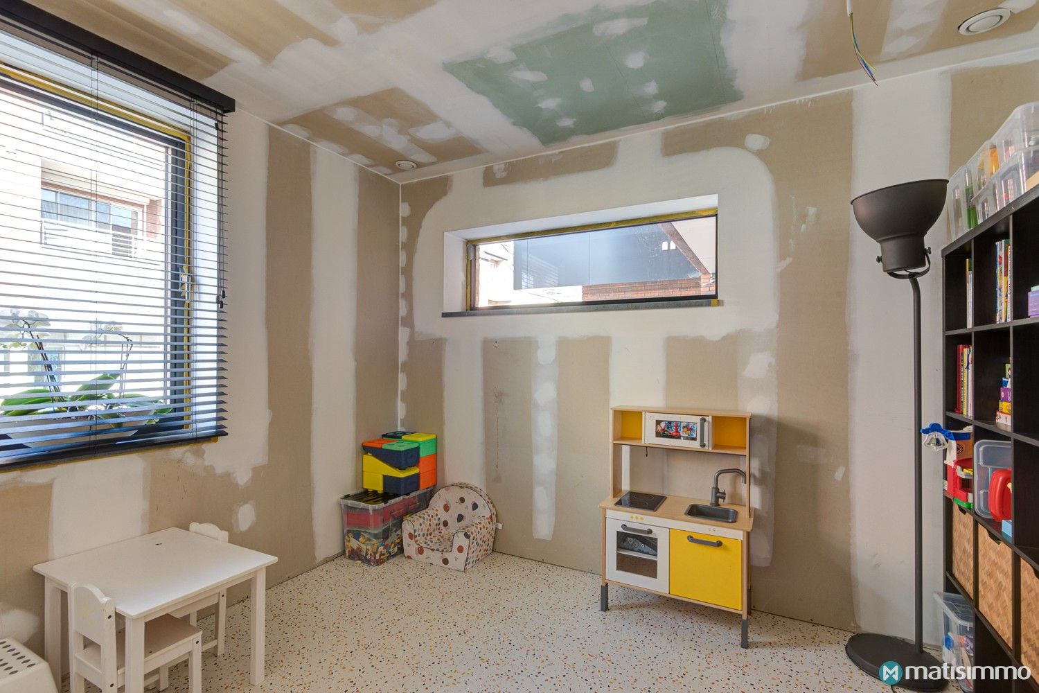 RUIME INSTAPKLARE GEZINSWONING MET 4 SLAAPKAMERS, TUIN EN ZONNEPANELEN foto 15