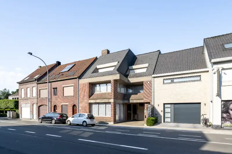 Unieke en ruime woning met geïntegreerd kantoor, 4 slpks en zuidgerichte tuin foto 2