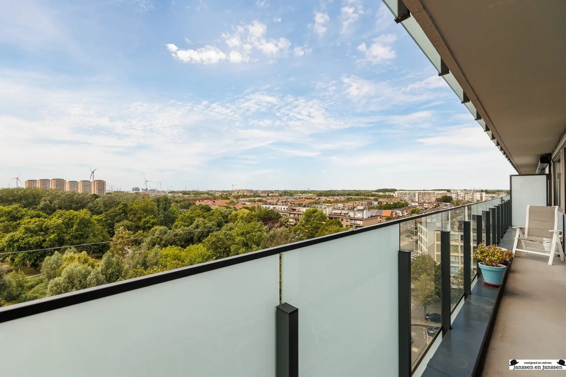 Bemeubeld 2-slaapkamerappartement met prachtig uitzicht! foto 14