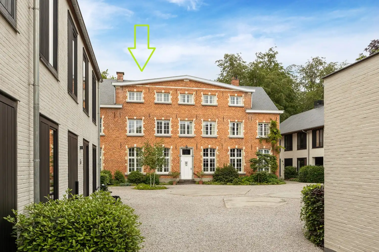 Karaktervolle pastorijwoning in een uniek, privatief woondomein met weelderige parktuin foto 3