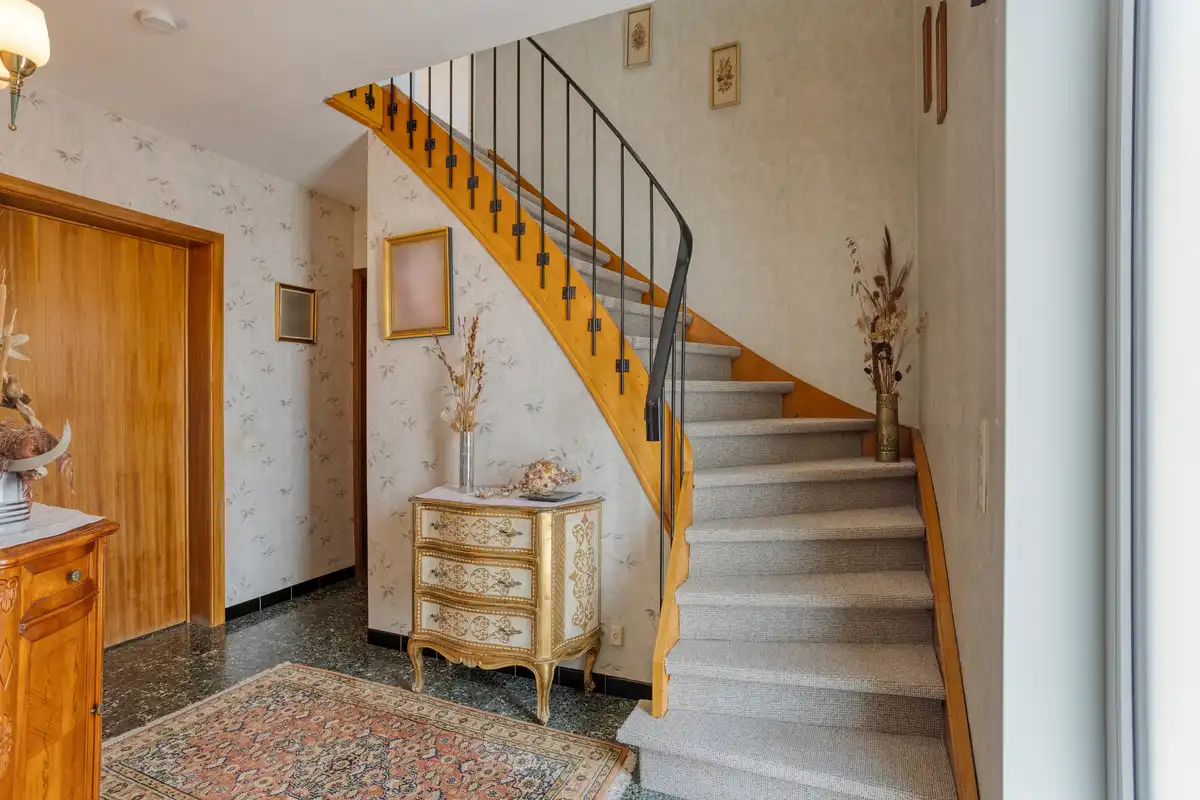 Te verfraaien woning - ruime tuin en garage foto 16