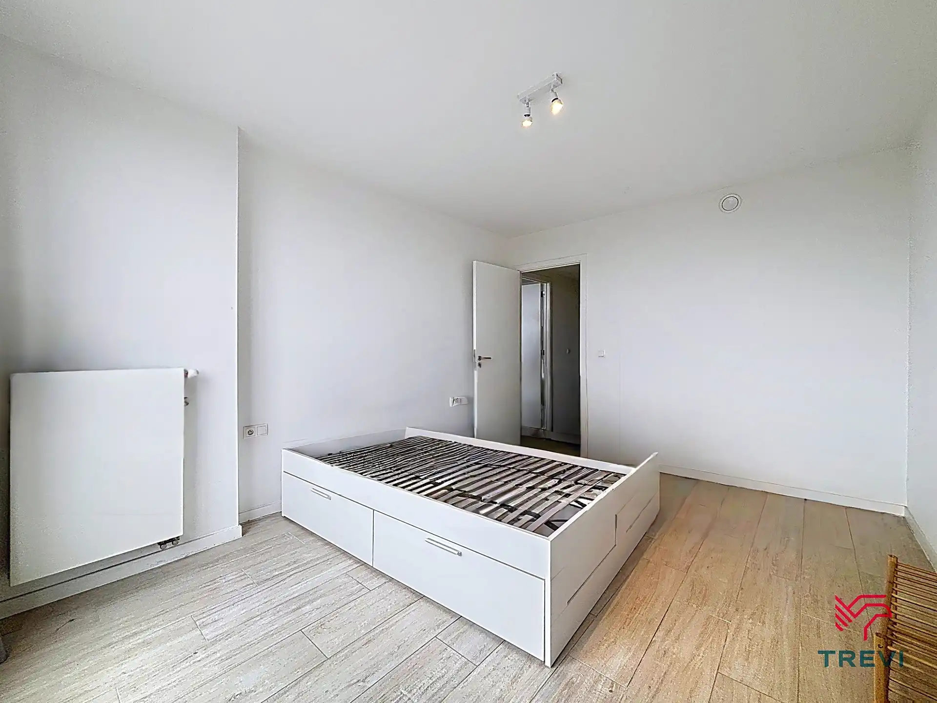 Mooi ongemeubileerd appartement met 1 slaapkamer foto 4