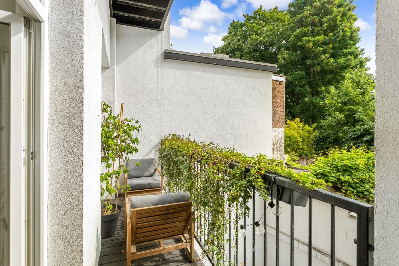 Goed gelegen, mooi gerenoveerd appartement op 1ste verd. met 2 slpk. en balkon foto 17
