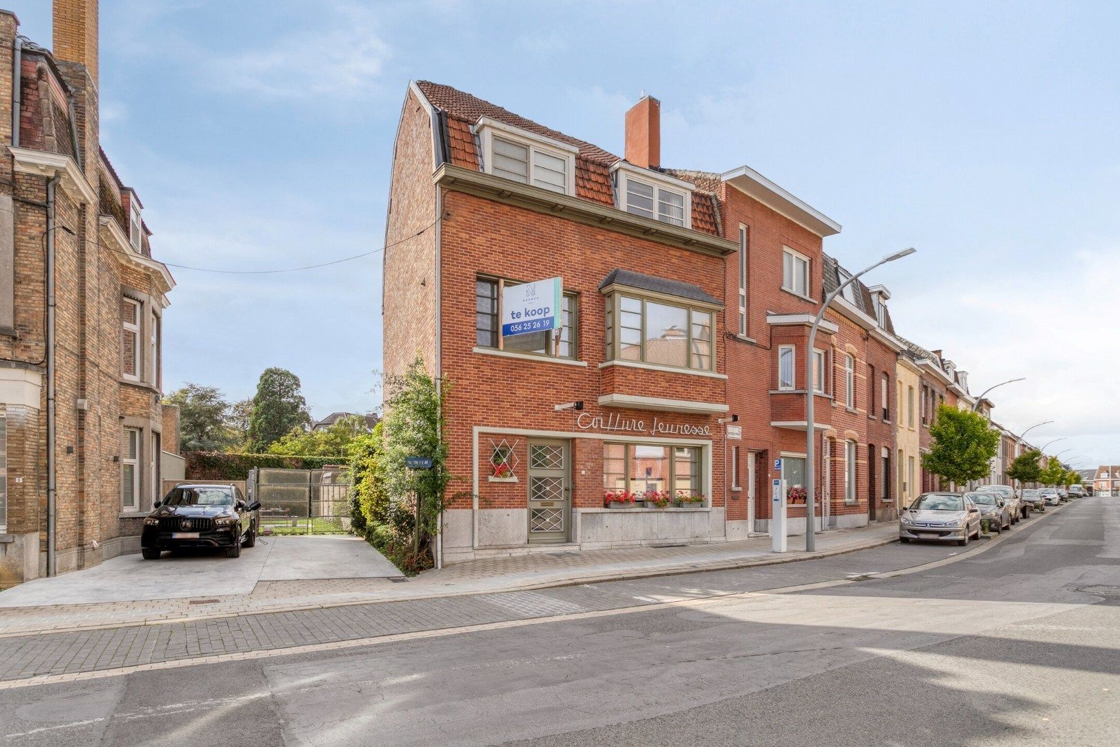 Statige woning in de Roterijstraat te Kortrijk met 223m² bew. Opp. foto {{pictureIndex}}