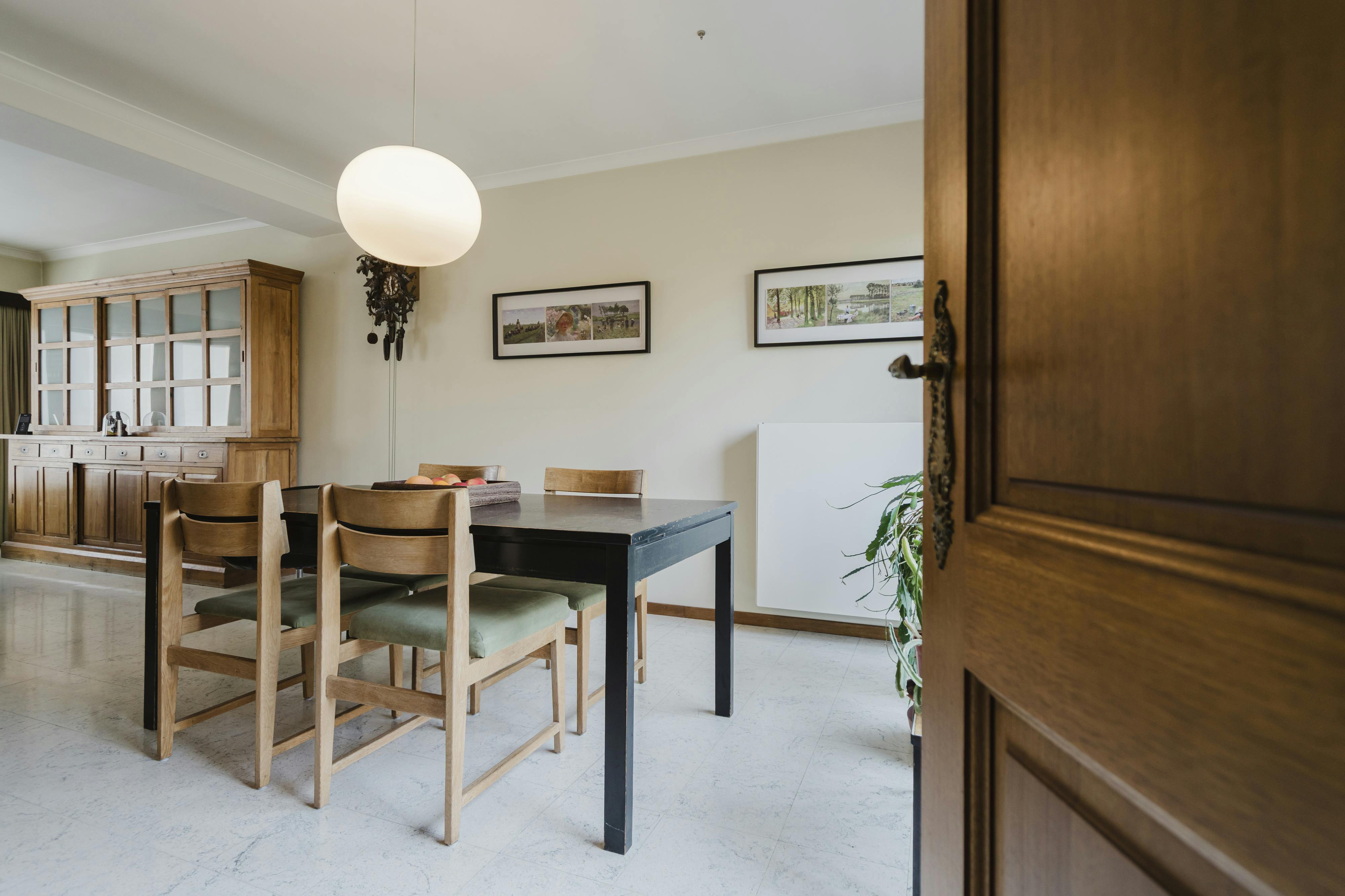 Bel-etage met 3 slaapkamers op een centrale ligging te koop in Kortrijk foto 3