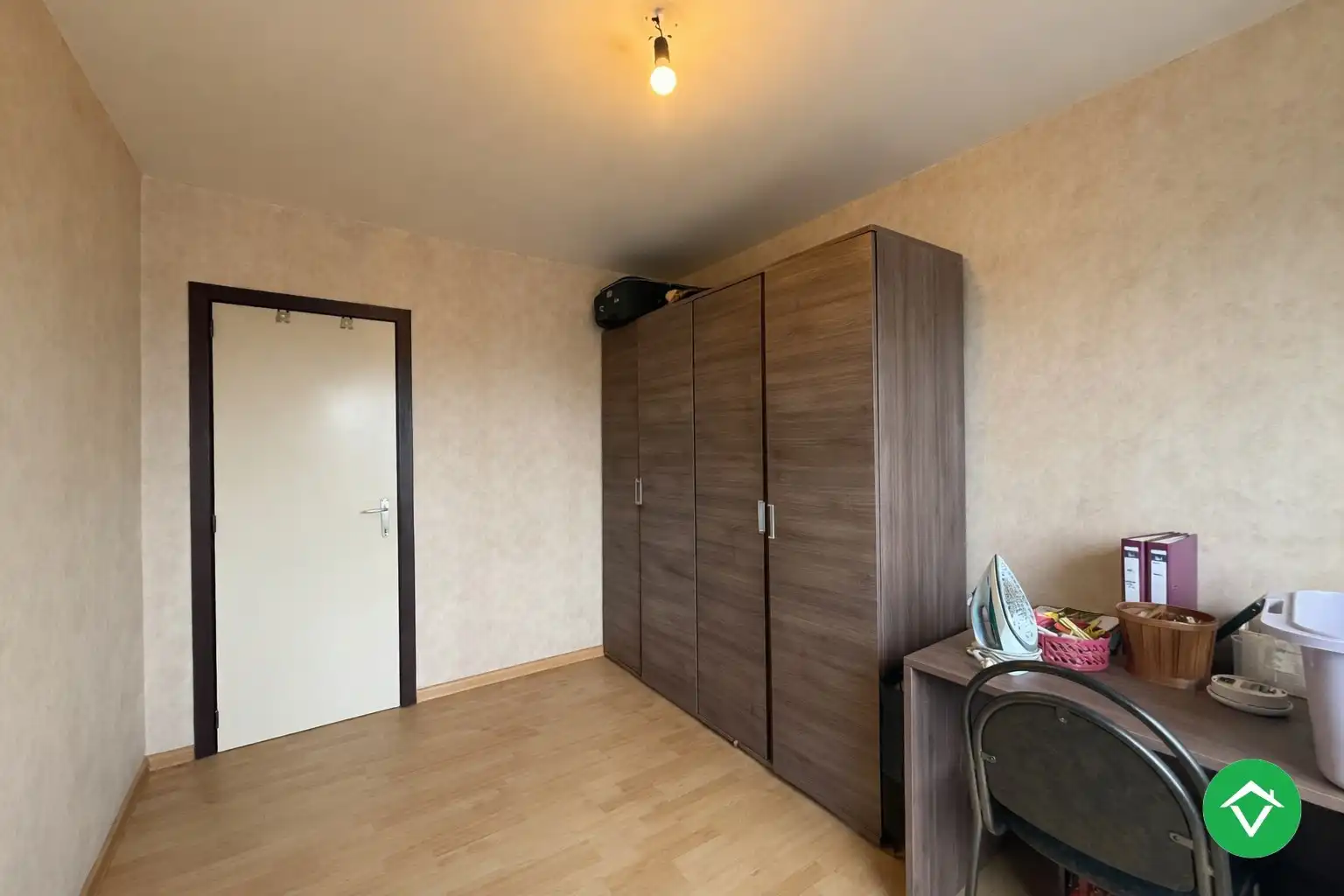 Appartement met twee slaapkamers, terras en autostaanplaats te Roeselare foto 15