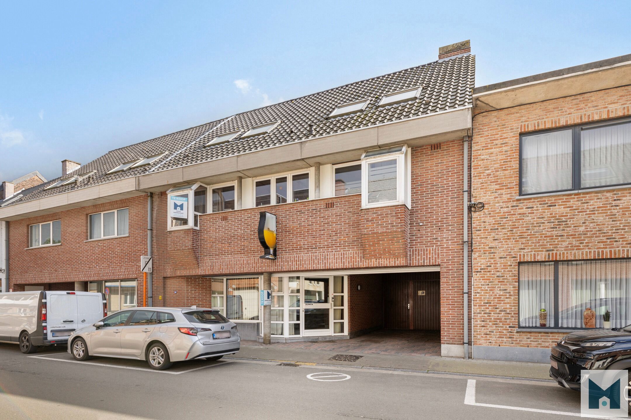 Bel-etage met 5 slaapkamers + handelsruimte en bijbouw! foto {{pictureIndex}}