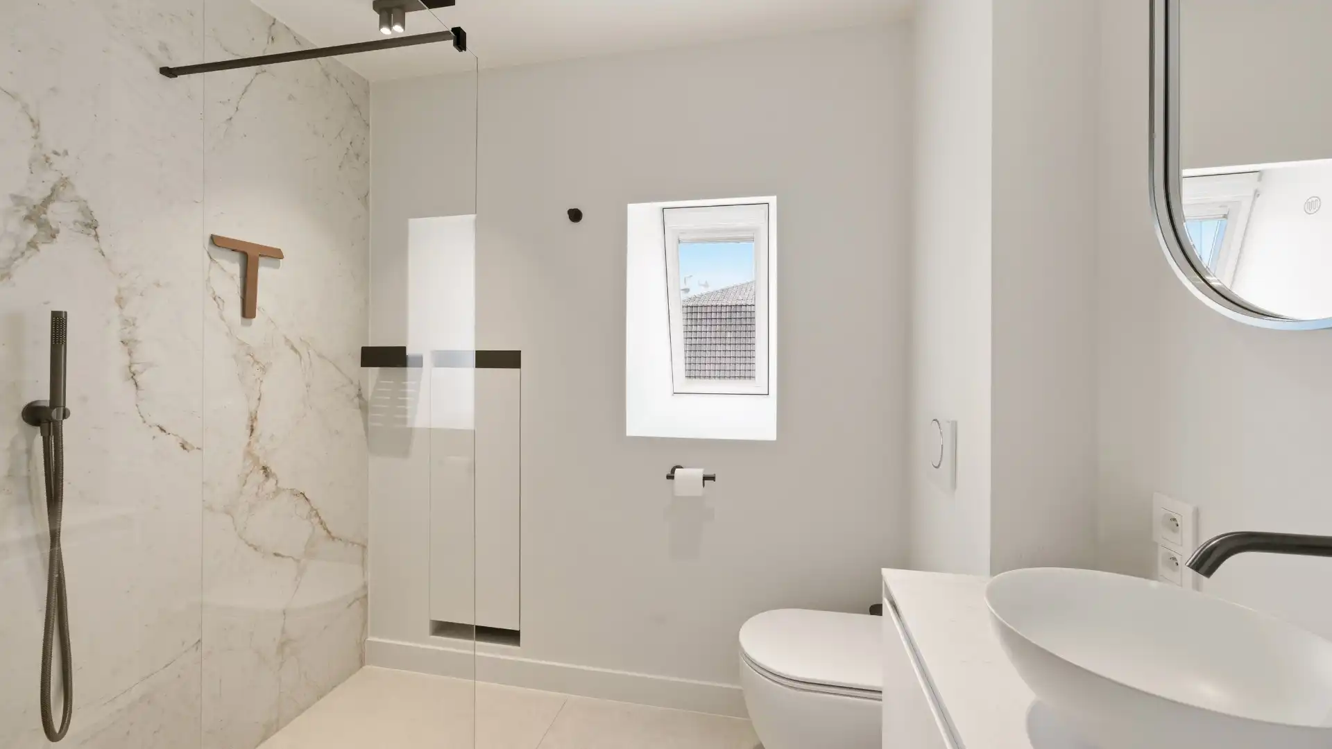 Exclusief gerenoveerd duplex-appartement met zonneterras op wandelafstand van het Albertstrand foto 32
