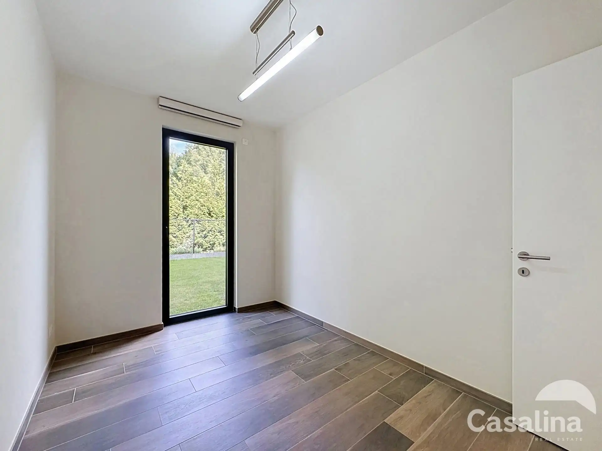 Appartement twee slaapkamers en grote tuin foto 10