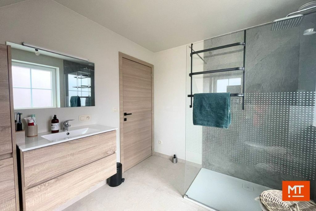 Halfopen nieuwbouwwoning op een rustige locatie in centrum Beselare foto 13