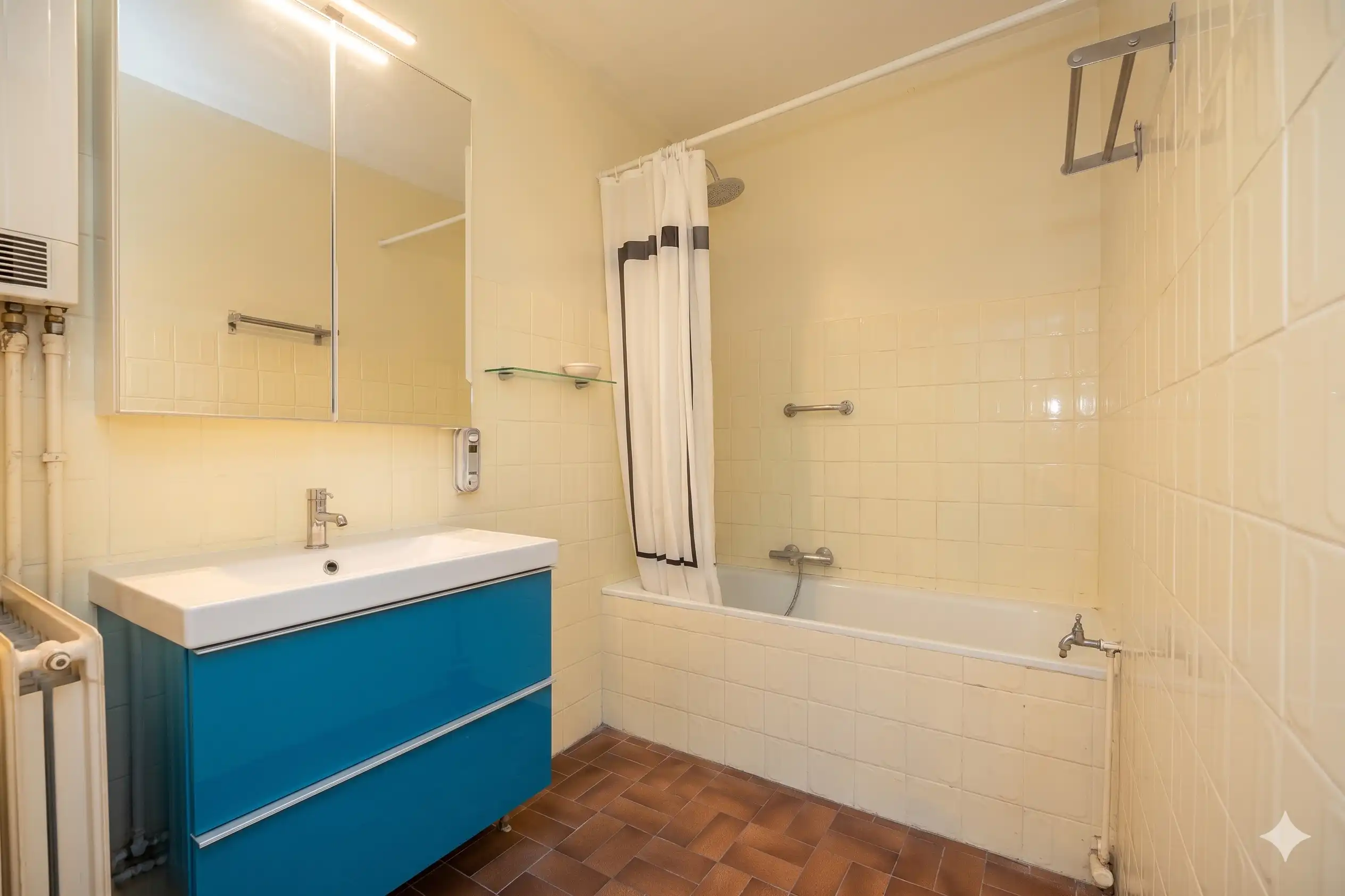 Ruim 2slpk-app. met vergezicht met kelder en parking foto 9