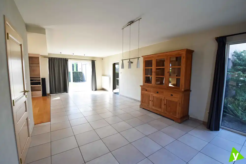 Ruime woning nabij het centrum van Waarschoot foto 3