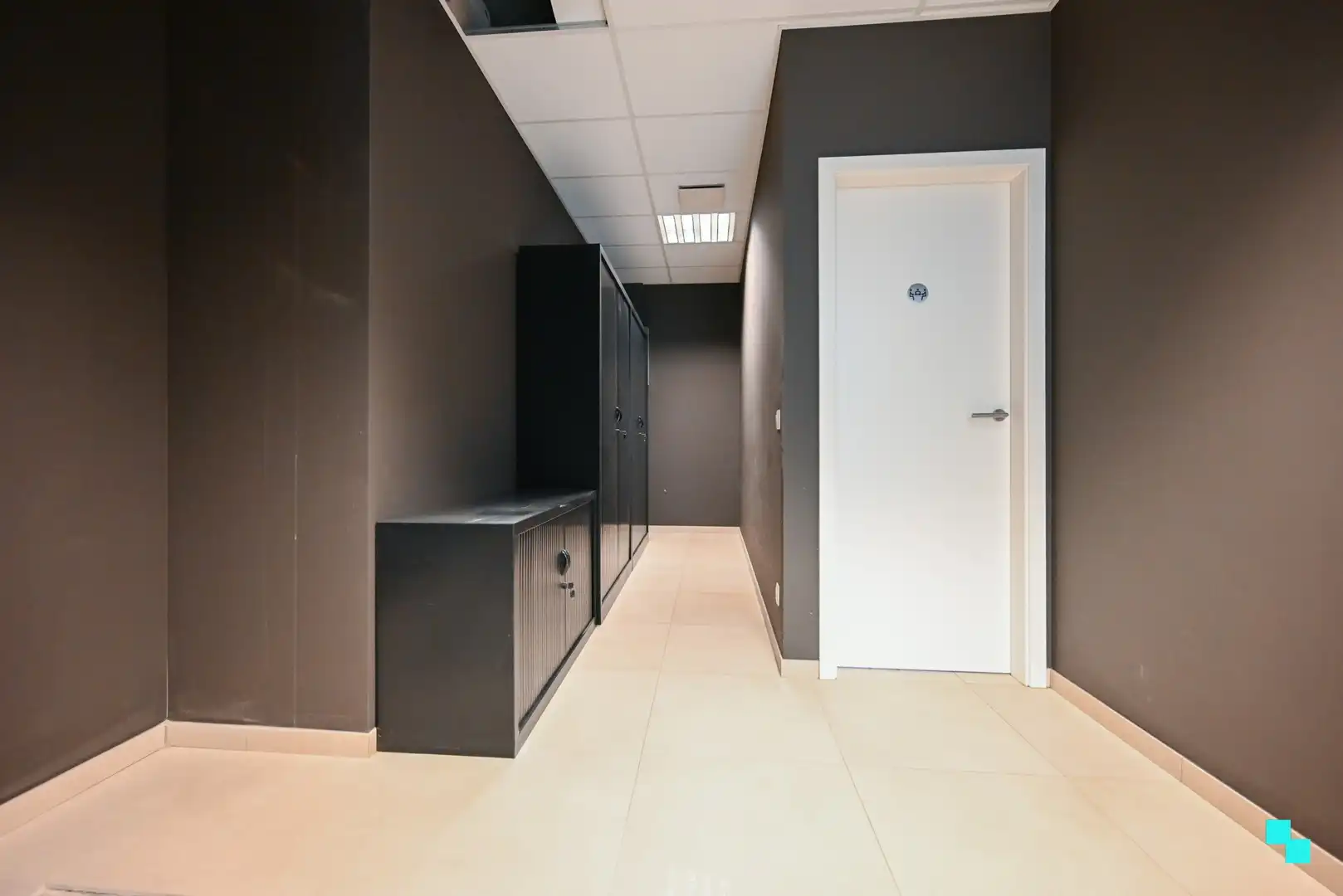 Uiterst commercieel en vlot bereikbaar handelspand (340 m²) te Izegem foto 27