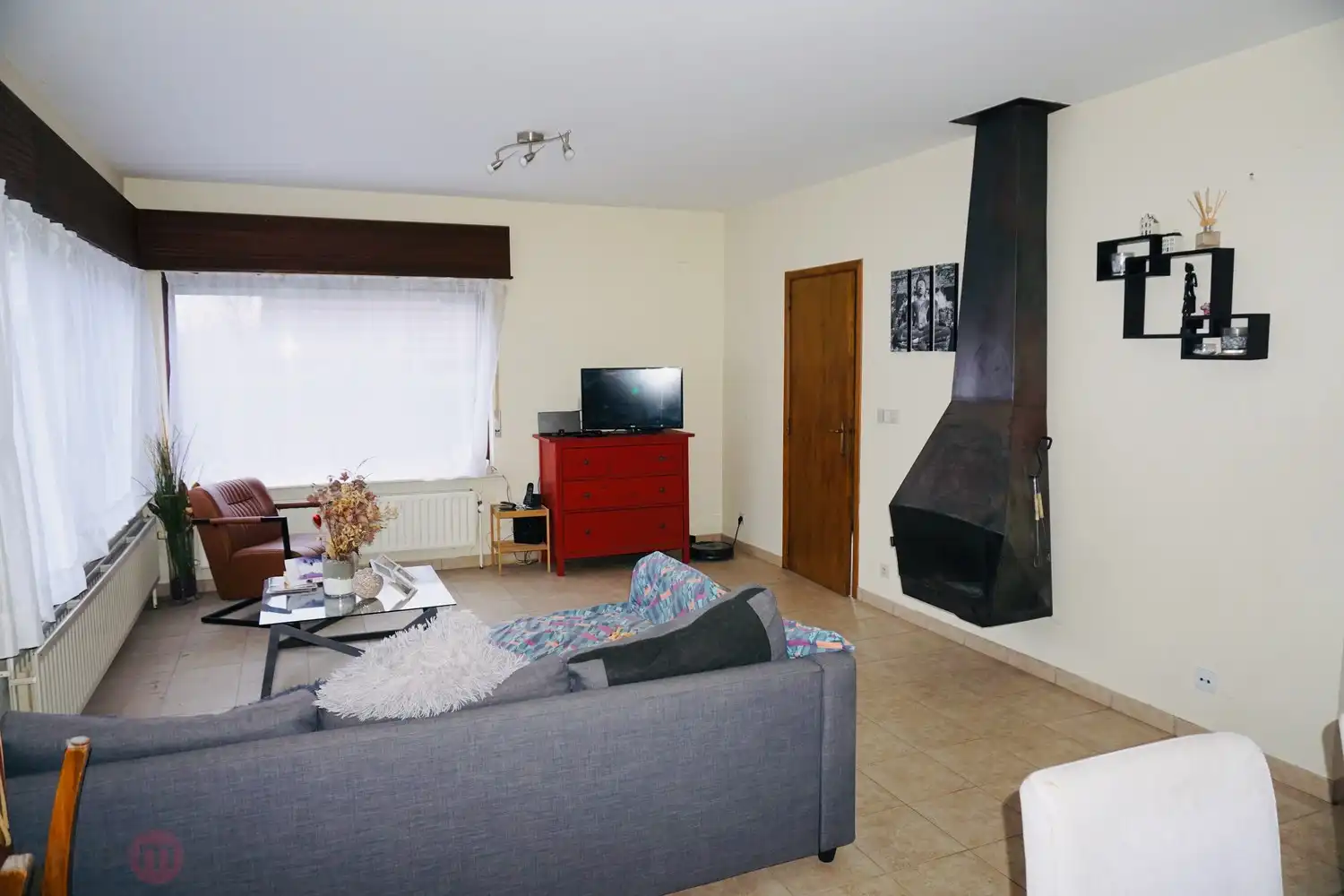 Rustig gelegen woning met 4 slaapkamers, bureau (of extra slaapkamer), garage en grote tuin. foto 3