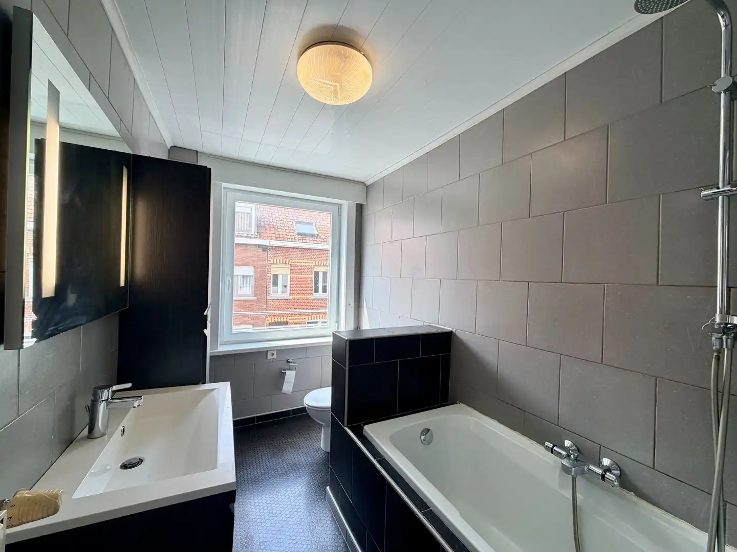 Instapklare woning in het centrum van Roeselare! foto 8