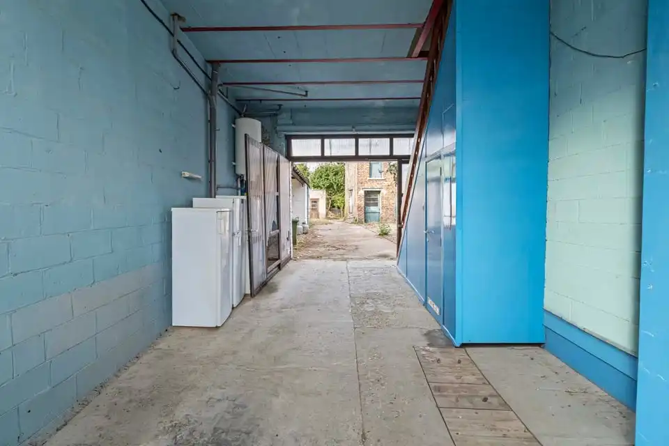 TE RENOVEREN GEZINSWONING MET VEEL POTENTIEEL IN HET LANDELIJKE MONTENAKEN foto 5