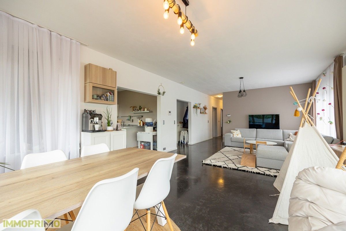 Ruim appartement met 3 slaapkamers op de 2e verdieping en ruim terras van 12 m2 foto 4