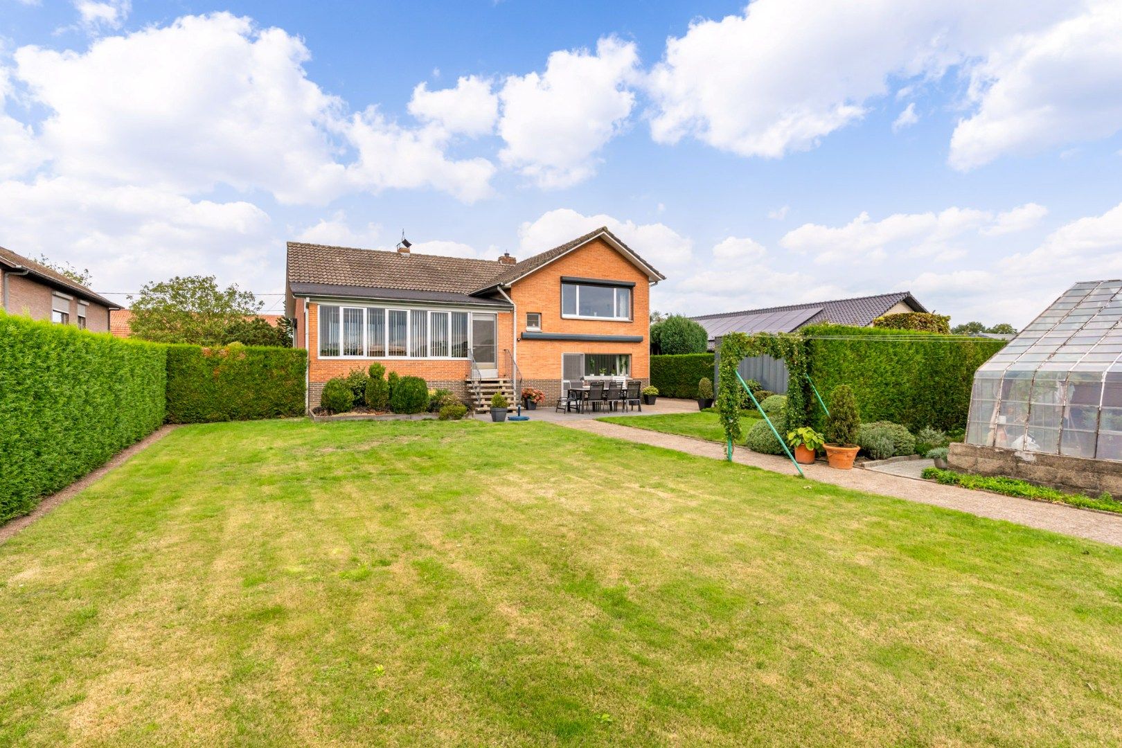 Goed onderhouden split-levelgezinswoning met paardenstallen op een riant perceel van maar liefst 68a79ca!  foto 31