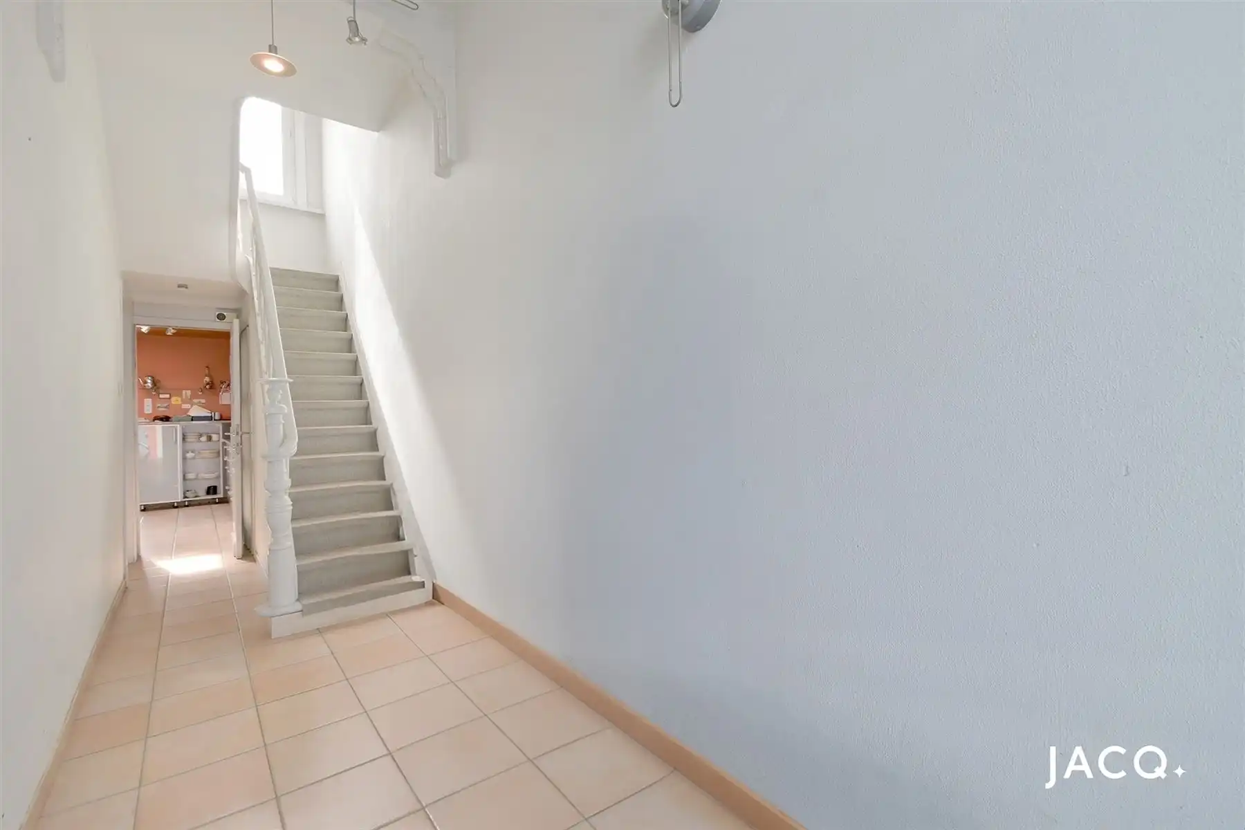 Op te frissen woning met 3slpk's, garage en zuid-terras! foto 12